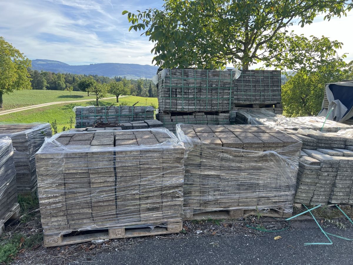 Bodenbeläge: Beton Verbundsteine – Gebraucht aus Aesch BL von strawberry. 1