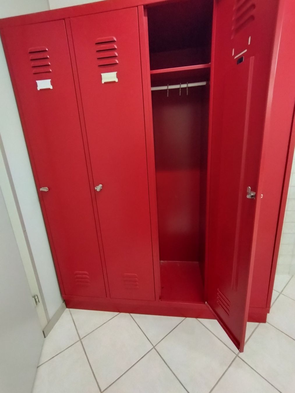 Armadi: Garderobenkasten Spind – Usato da Bad Zurzach venduto da Brguenti 2
