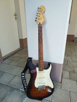 Squier Stratocaster E-Gitarre + Zubehör und Tasche