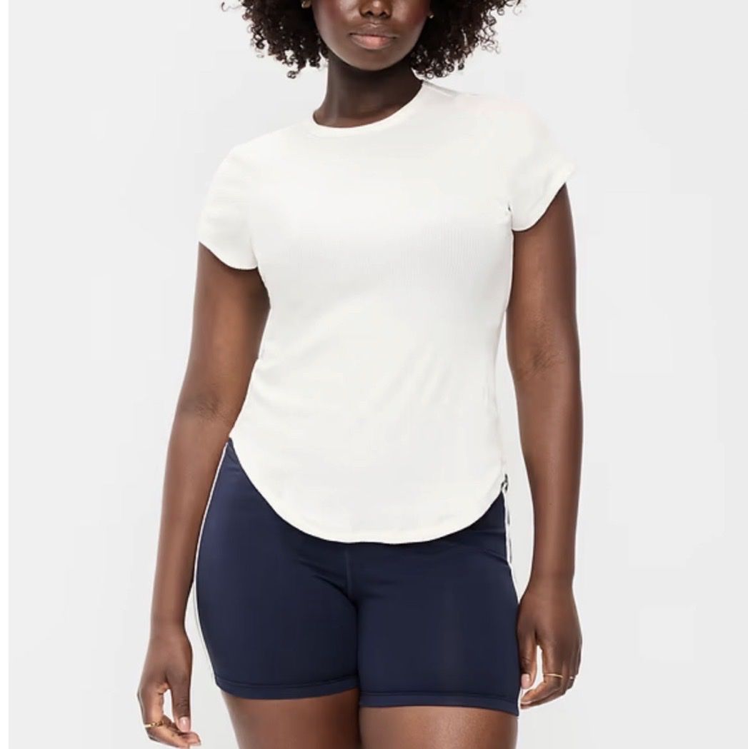 T-shirts: Old Navy perfect basic t shirt – D'occasion à Genève par toandfrom 1