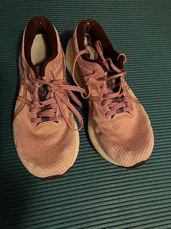Asics Scarpe da donna: Laufschuhe Asics GT-2000 - Gr. 39 – Usato da Schwerzenbach venduto da lith7