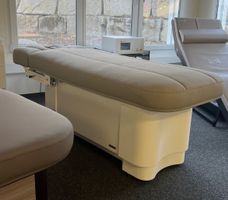 Gharieni Massageliege elektrisch top Zustand