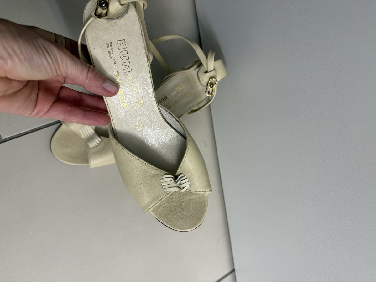 Damenschuhe: Vintage Sandalen – Gebraucht aus Neerach von the_modern_mini 1