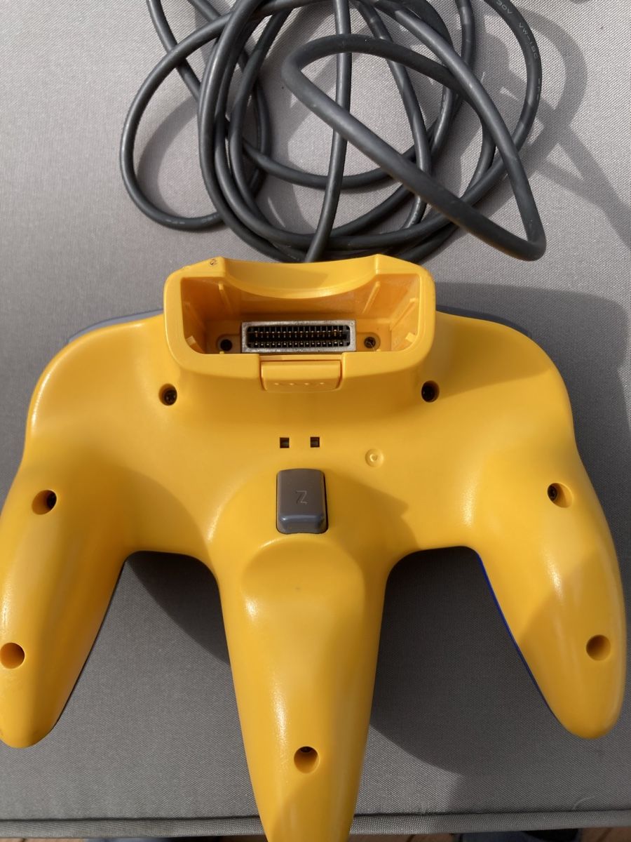 Nintendo Controller: Nintendo 64 Controller Pokémon Pikachu Edition – Gebraucht aus Brütten von  1