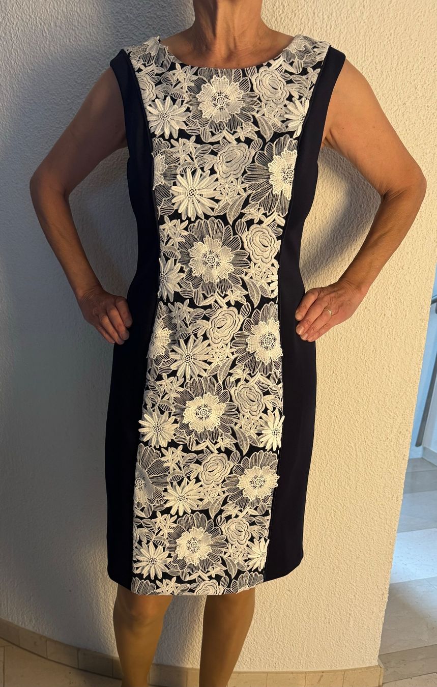 Phase Eight Robes: Kleid mit Spitzen und Strickjäckchen – D'occasion à Stein AG par heg_n29h 2