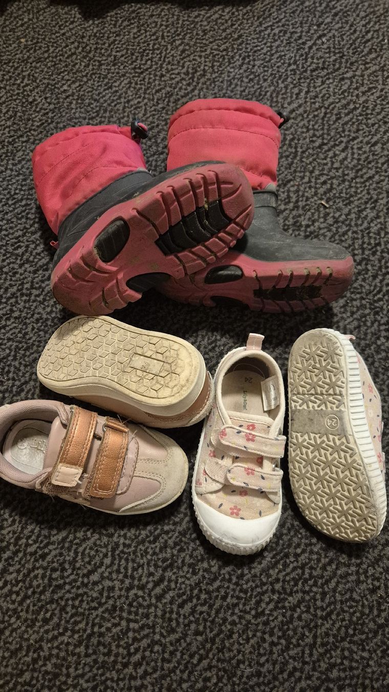Scarpe per ragazze: Schuhe Mädchen Gr.24 – Usato da St. Margrethen SG venduto da vka_f8qq 1