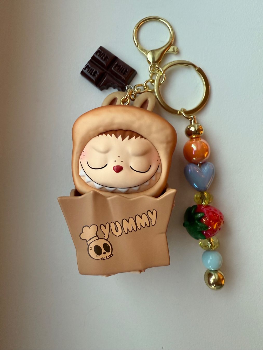Pop Mart Statuette: Authentic Labubu custom Keychain – Nuovo e nell'imballaggio originale da Airolo venduto da MomTheBraggerStudio 2