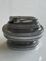 Tischfeuerzeug mit Logo Anhänger antik(S12)