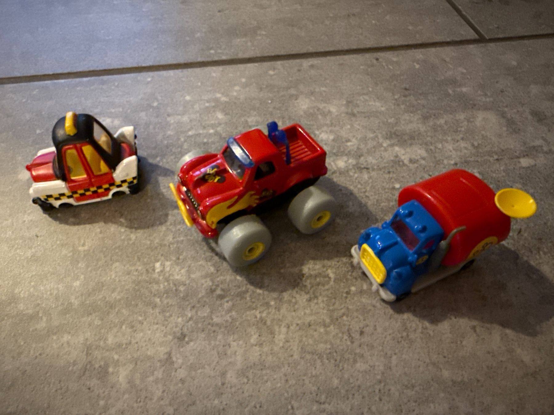 Disney Spielzeuge: 3er Set Disney Motorama Spielzeugautos – Neu (gemäss Beschreibung) aus Niederbüren von funkel06