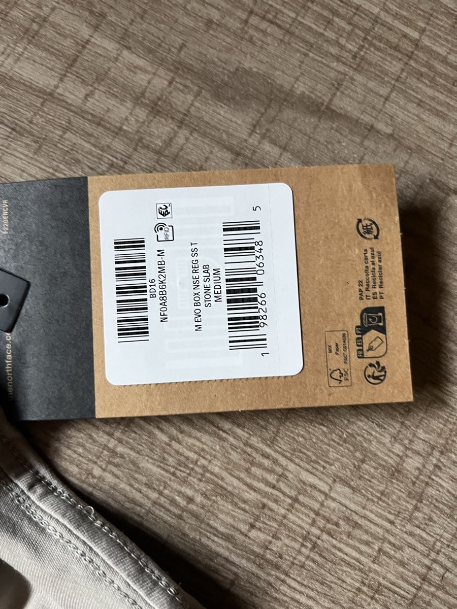 North Face T-shirt: NEUF T-shirt The North Face taille M – Nuovo e nell'imballaggio originale da Les Haudères venduto da VDH05 3