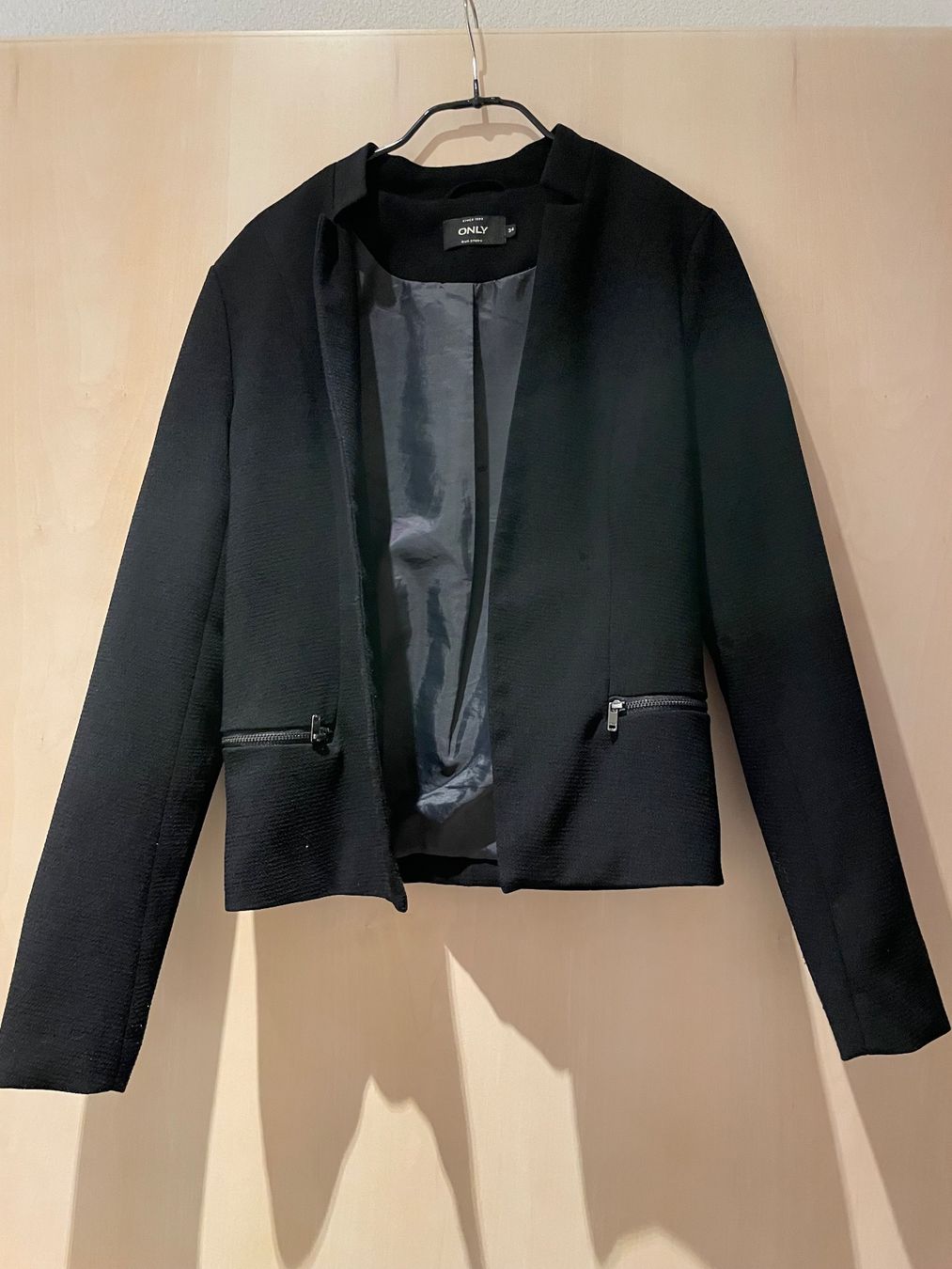 Only Giacche: Blazer von ONLY, schwarz, Grösse 34 – Usato da Haslen AI venduto da s176