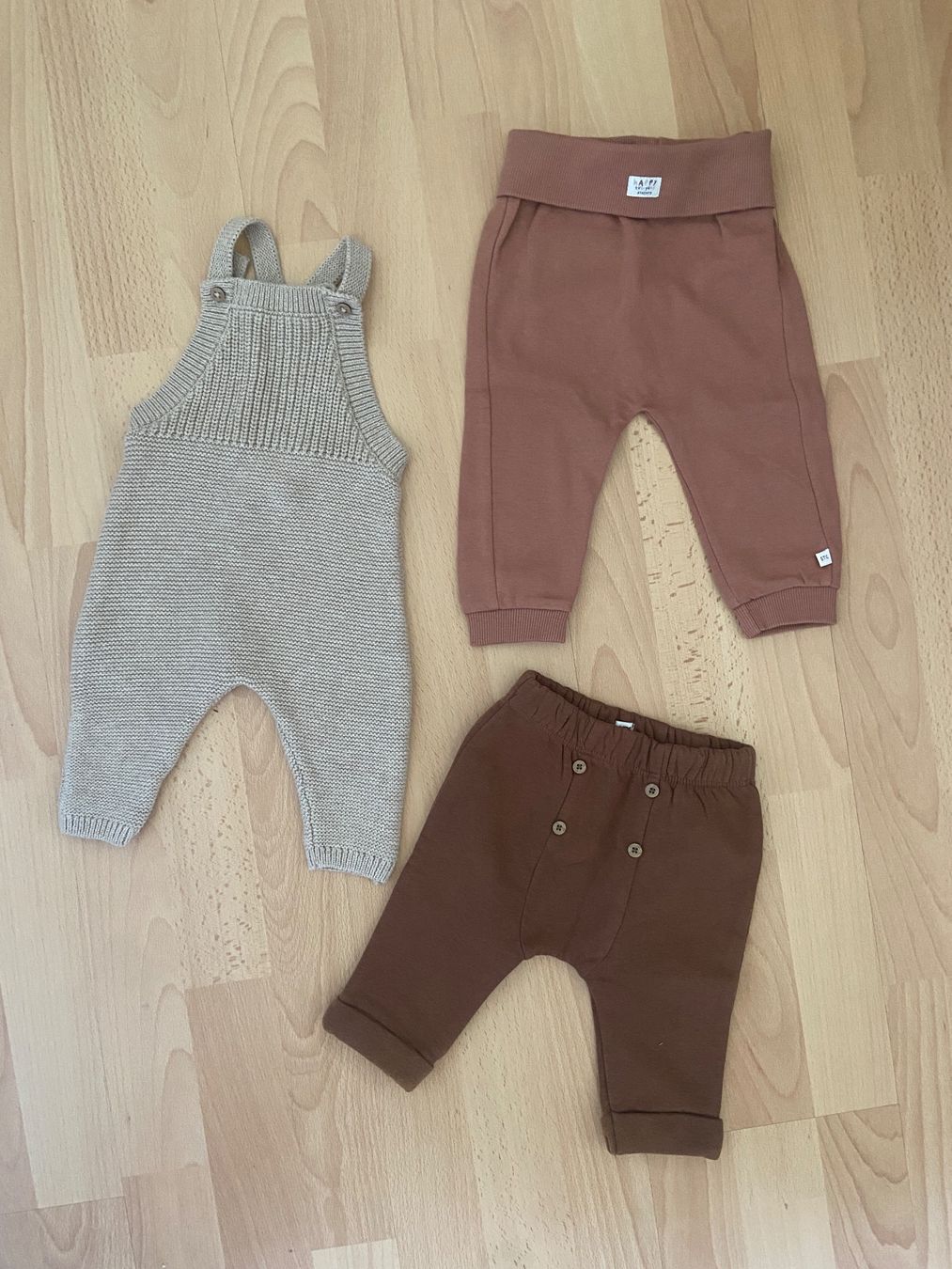 Lotti & Set di vestiti: Babyhosen Set, Grösse 62-86 – Usato da Kloten venduto da zizibru