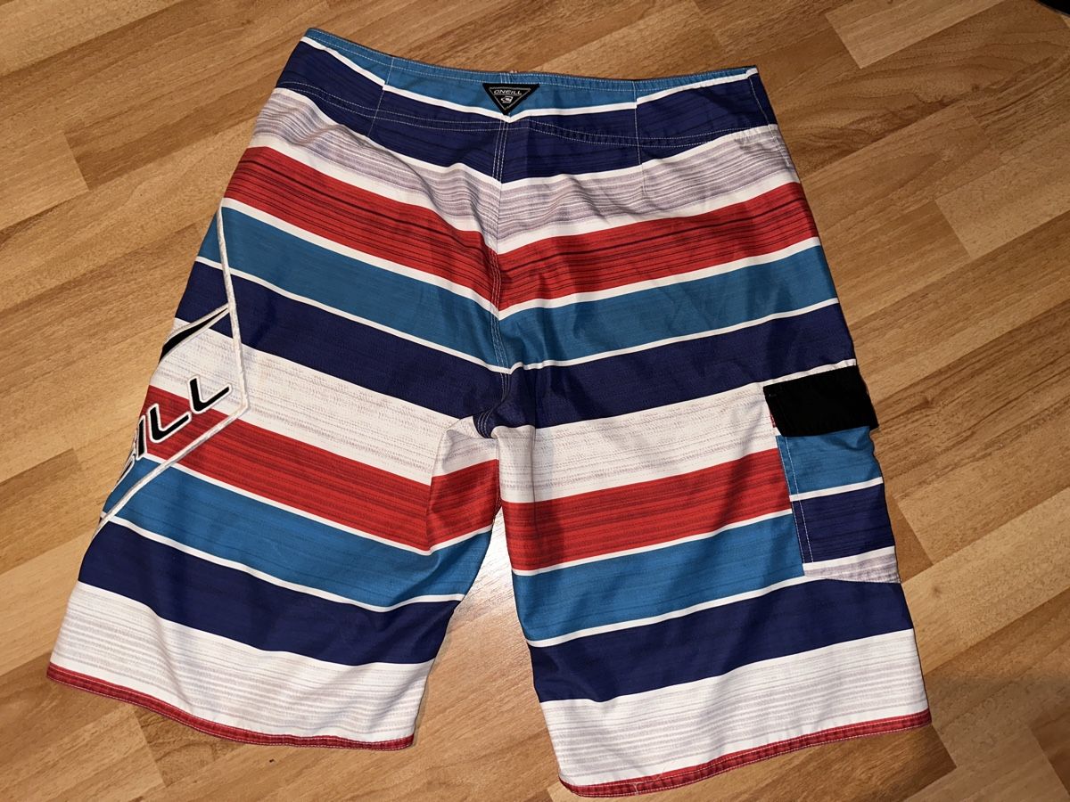 O'Neill Pantaloni: O'Neill Badehose Gr. 29 einfache Bundweite 39cm – Usato da St. Gallen venduto da mai_gd7k 1