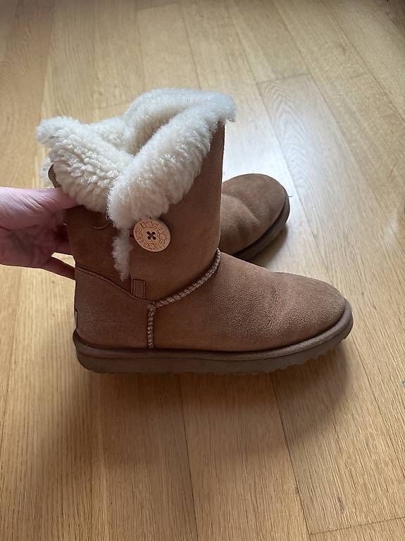Scarpe da donna: Ugg Boots 39- chestnut, schwarz und hellgraue  – Usato da Zürich venduto da viv_y579 3