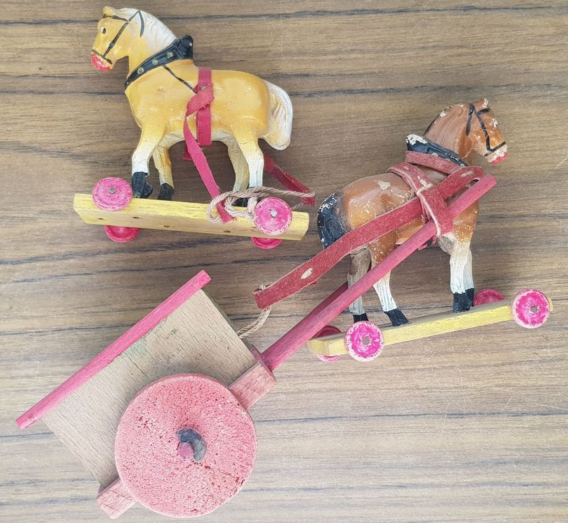 Jouets: Holzpferde Gespann 2 Stück – D'occasion à Mörschwil par antiksalon 9