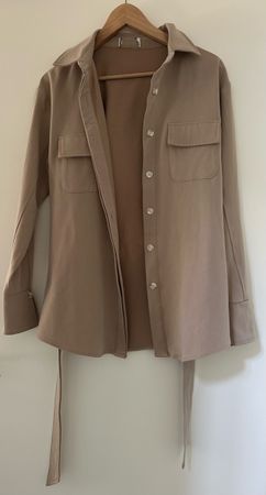 Trendige Übergangs Jacke/Bluse mit Gürtel Grösse XS