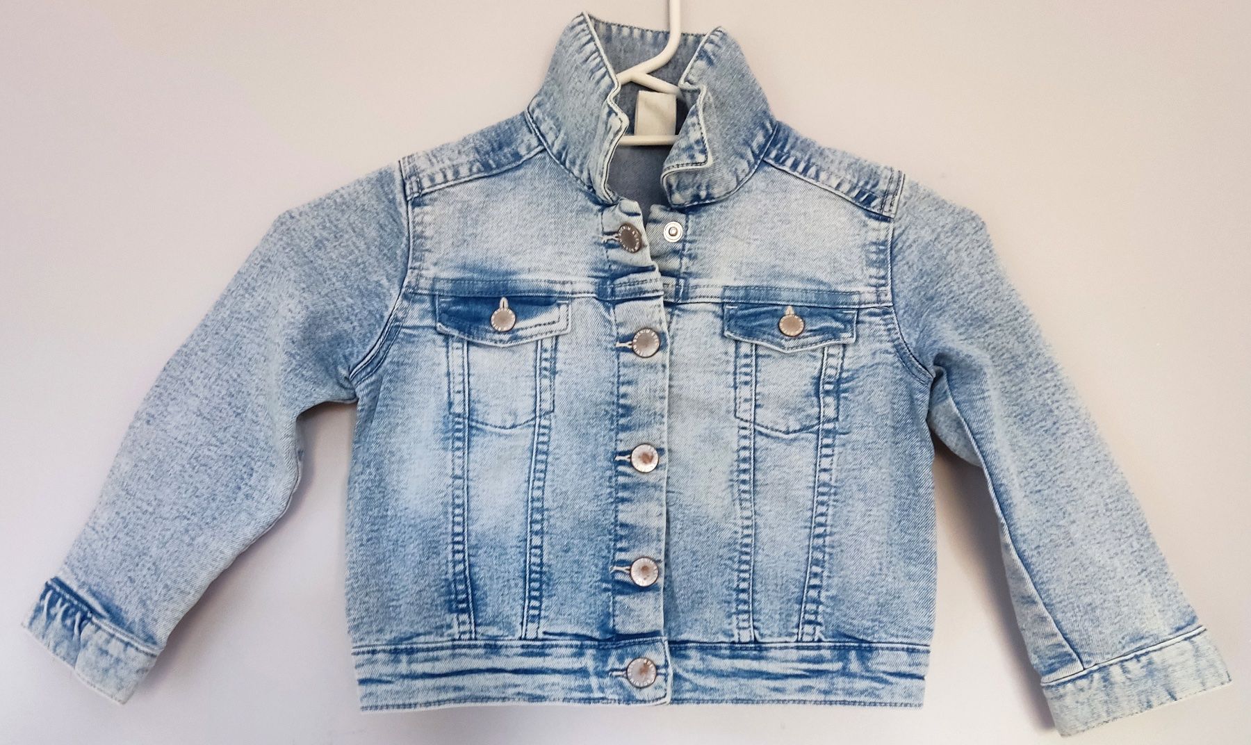 H&M Giacche: H&M Jeansjacke Gr. 104 – Usato da Biel/Bienne venduto da AnikaNah