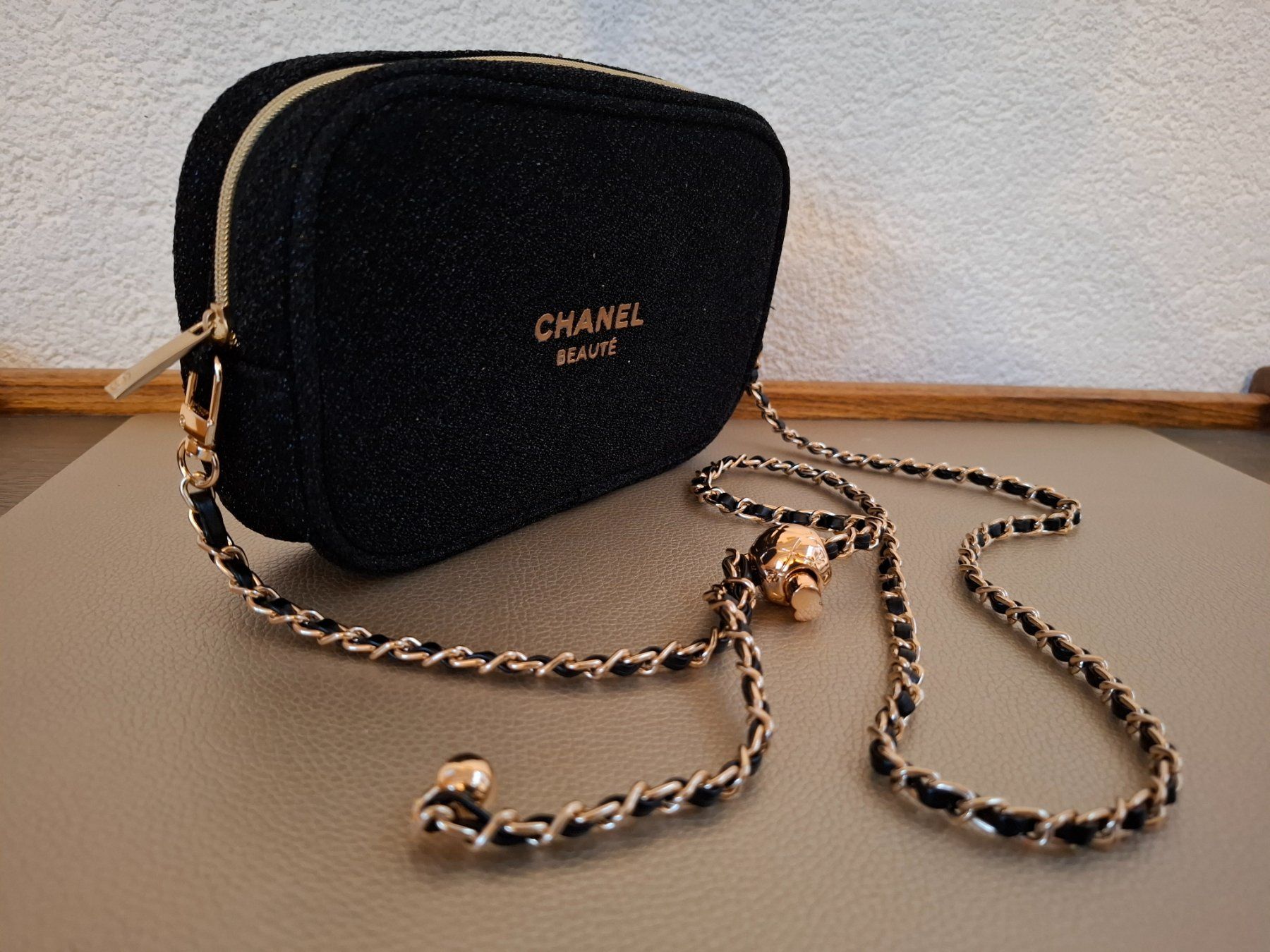 Custodie per cosmetici: Pochette/Sac Chanel (Beauté VIP) - Neuf – Nuovo e nell'imballaggio originale da Meinier venduto da Gattuso22 1