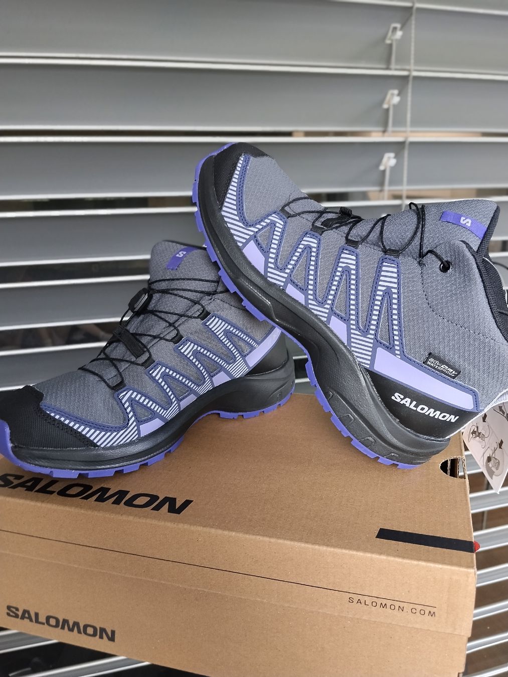 Salomon Scarpe da uomo: Salomon XA Pro V8 Mid WP wanderschuhe.Neu. – Nuovo e nell'imballaggio originale da Brügg BE venduto da obm_fs8d