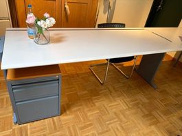 Hochwertige Büro Möbel