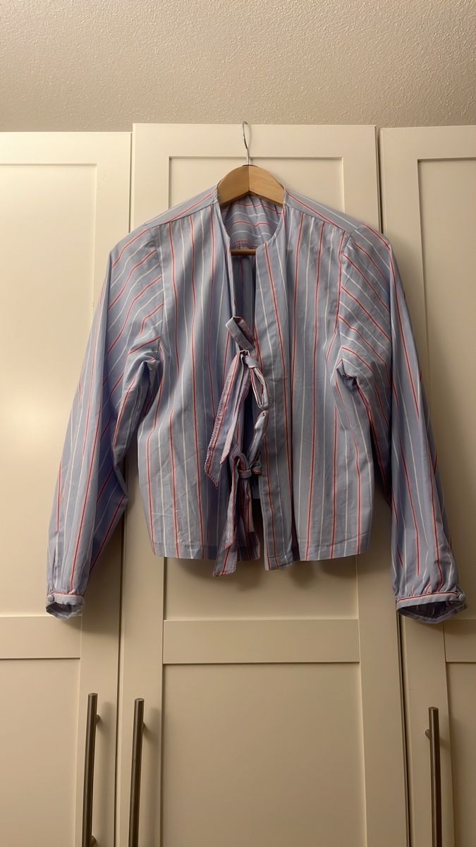 Zara Blusen: Zara Bluse, Gr. M, hellblau gestreift, Top Zustand! – Gebraucht aus Zürich von zoe_6fqm