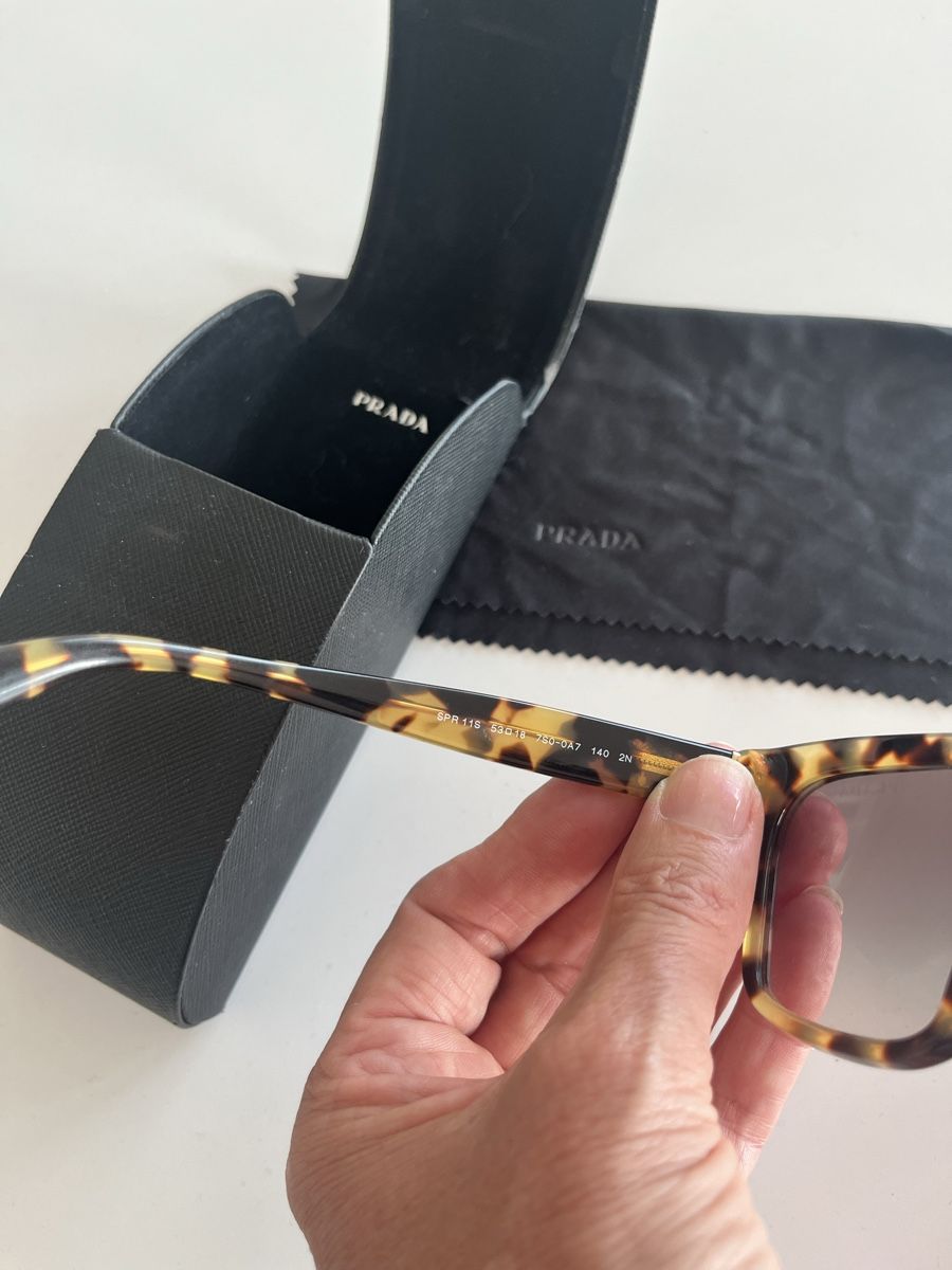 Prada Brillen & Gläser: Prada Sonnenbrille Original - super Zustand – Gebraucht aus Diepoldsau von Soleil0425 2