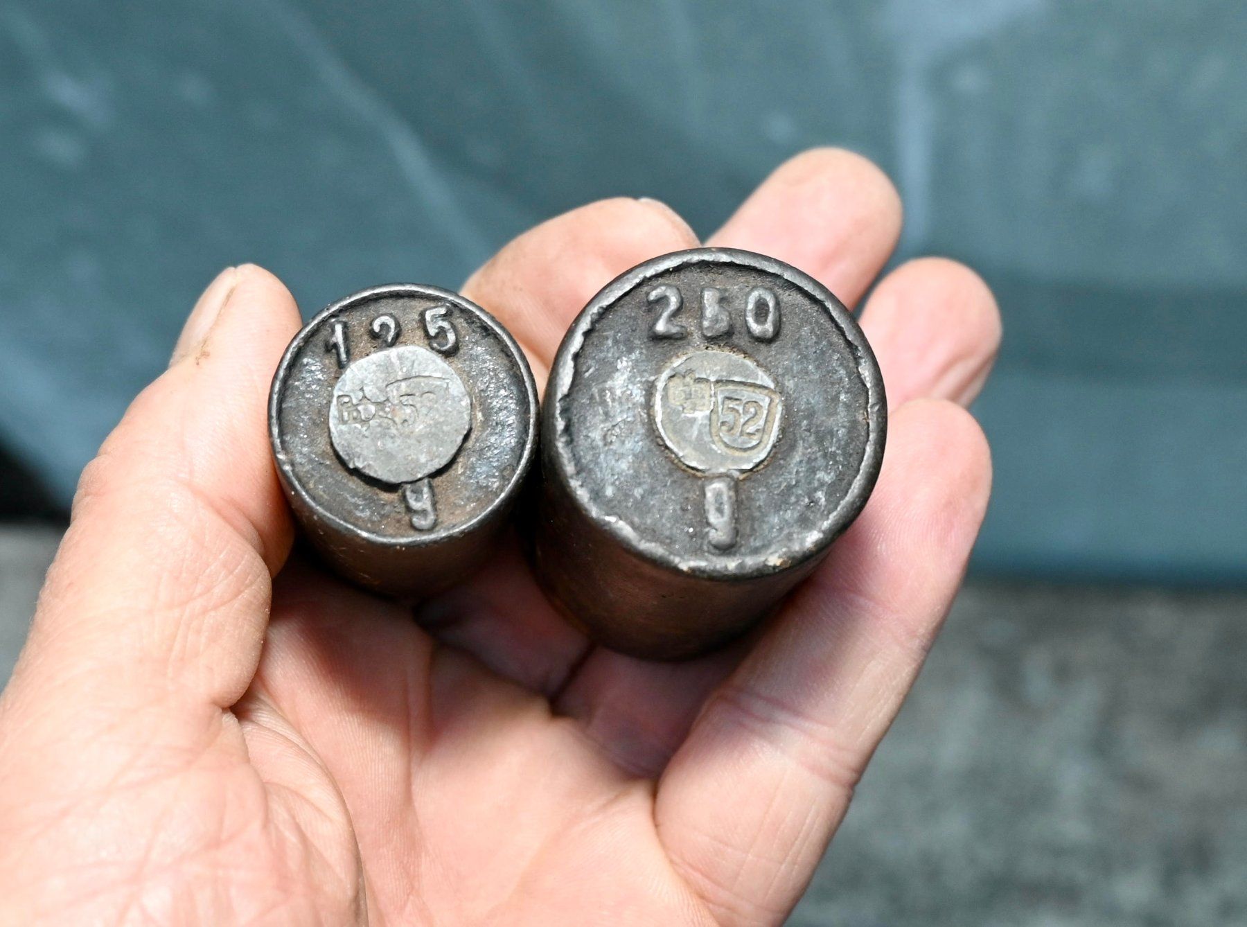 Waagen und Gewichte: 2 ANTIKE Gewichte 250 & 125 Gramm gemarkt 2 – Gebraucht aus Pfaffhausen von mono_rec