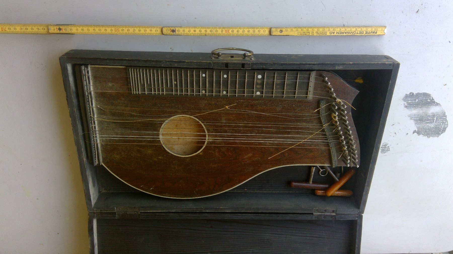 Strumenti musicali: antike Zither von Grossmutter Lüthi - defekt – Difettoso da Richterswil venduto da Baggenstoss 1