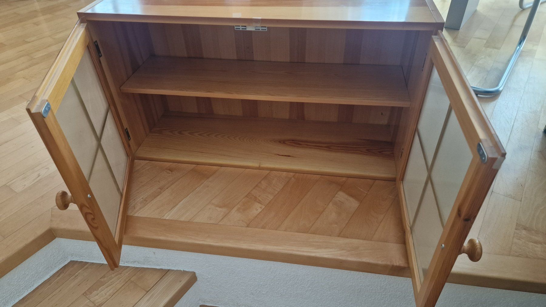 Schränke: Wandhängeschrank aus Holz mit zwei Türen – Gebraucht aus Weisslingen von and-lo73 1