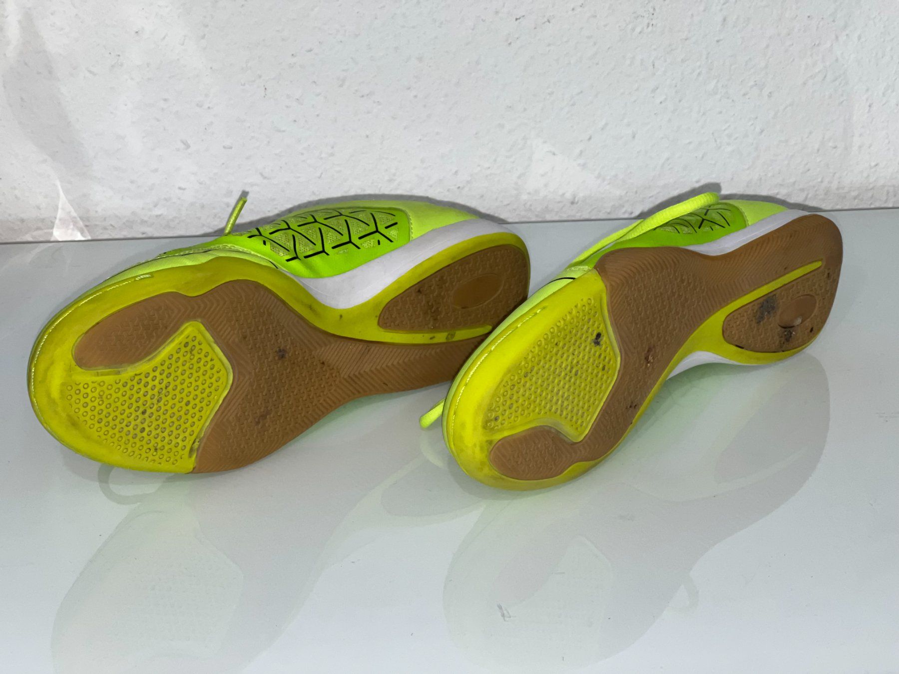 Scarpe da uomo: TIBHAR chaussures Tennis de table 41 – Usato da GENÈVE venduto da triple7ch 2