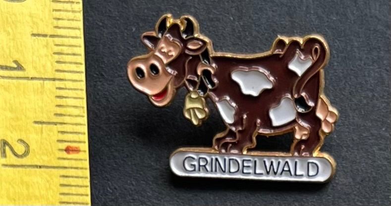 Swiss Plaquettes & Badges: Kuh mit Glocke/GRINDELWALD/ Pin – D'occasion à Ostermundigen par DaxKarten-75