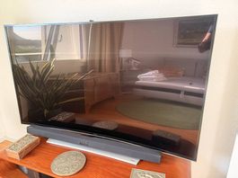 Samsung Curved 4K UHD Smart TV (Premium-Modell) Connect Box