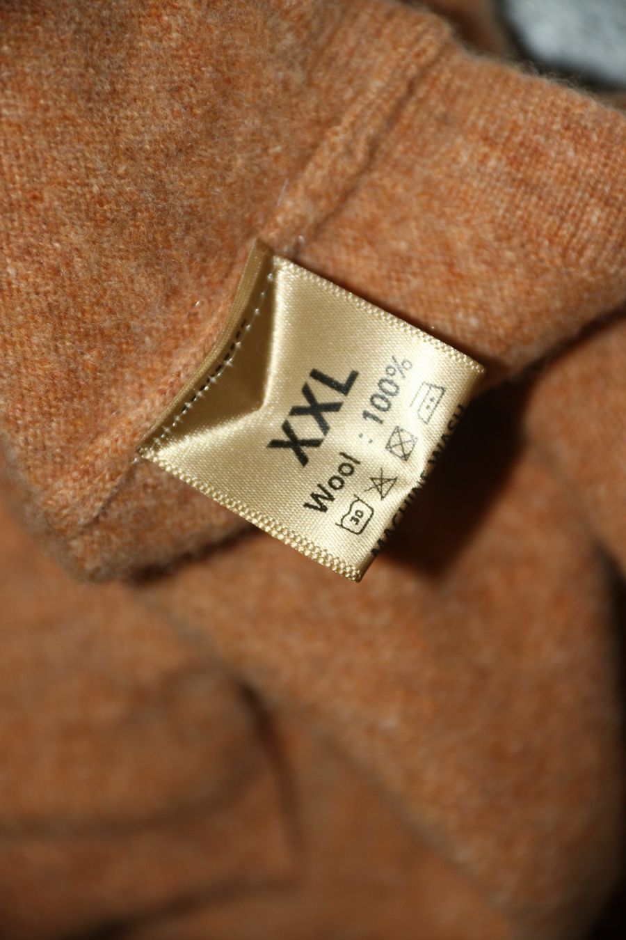 Giacche: Neue hübsche Strickjacke aus 100% Wolle eher Gr.M – Nuovo e nell'imballaggio originale da Oberwil-Lieli venduto da Svetlana28 9