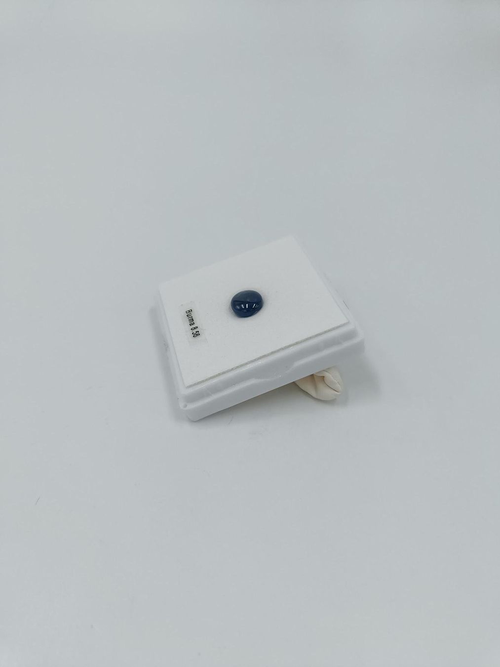 Pietre preziose: 1 BURMESISCHER STERNSAPHIR, 8.56 CT. – Usato da Luzern venduto da EdiGem 2