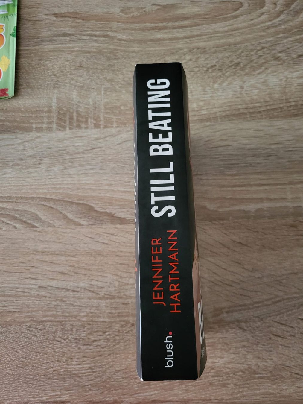 Libri: Still Beating von Jennifer Hartmann – Usato da Wohlenschwil venduto da Fabii82 2