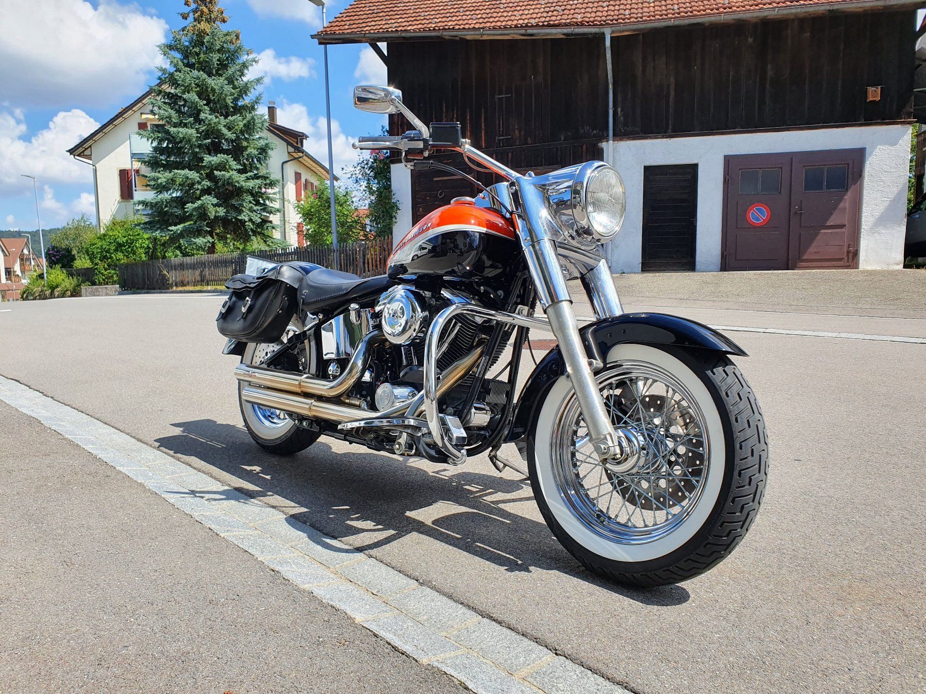 Harley-Davidson Chopper: Harley Davidson mit dem Evolution-Motor. – Usato da Reinach AG venduto da Yig