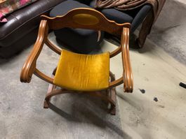 Chaise vintage jaune, style baroque, bois massif.