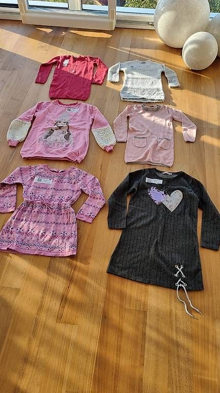 Lotti & Set di vestiti: Div. lange Strick-Pullover/-Kleider Gr. 98 bis 164 – Usato da St. Gallen venduto da Libelle99