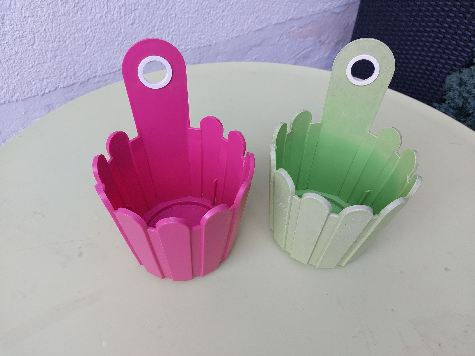 Vasi per fiori: Jolis pots à fleurs suspendus, set de 2, rose et vert – Usato da Mont-sur-Lausanne venduto da ane_pgq6 2