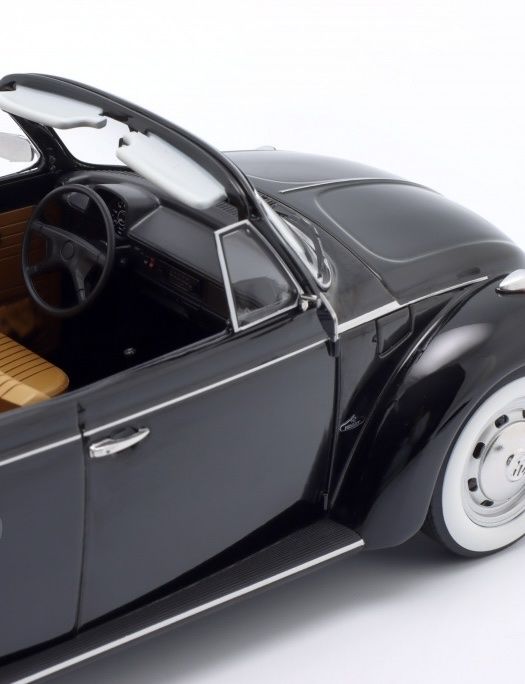 Volkswagen Modellini d'auto: VW KÄFER 1303 CABRIO Massstab 1:18 – Nuovo e nell'imballaggio originale da Erlenbach im Simmental venduto da Model_box 4