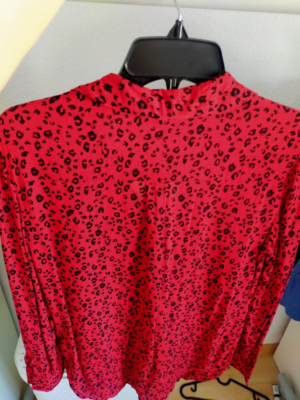 Next Camicette: Rote NEXT Bluse mit Leo-Muster, Gr. 36 Weicher Stoff! – Usato da Tägerig venduto da mikky02 3