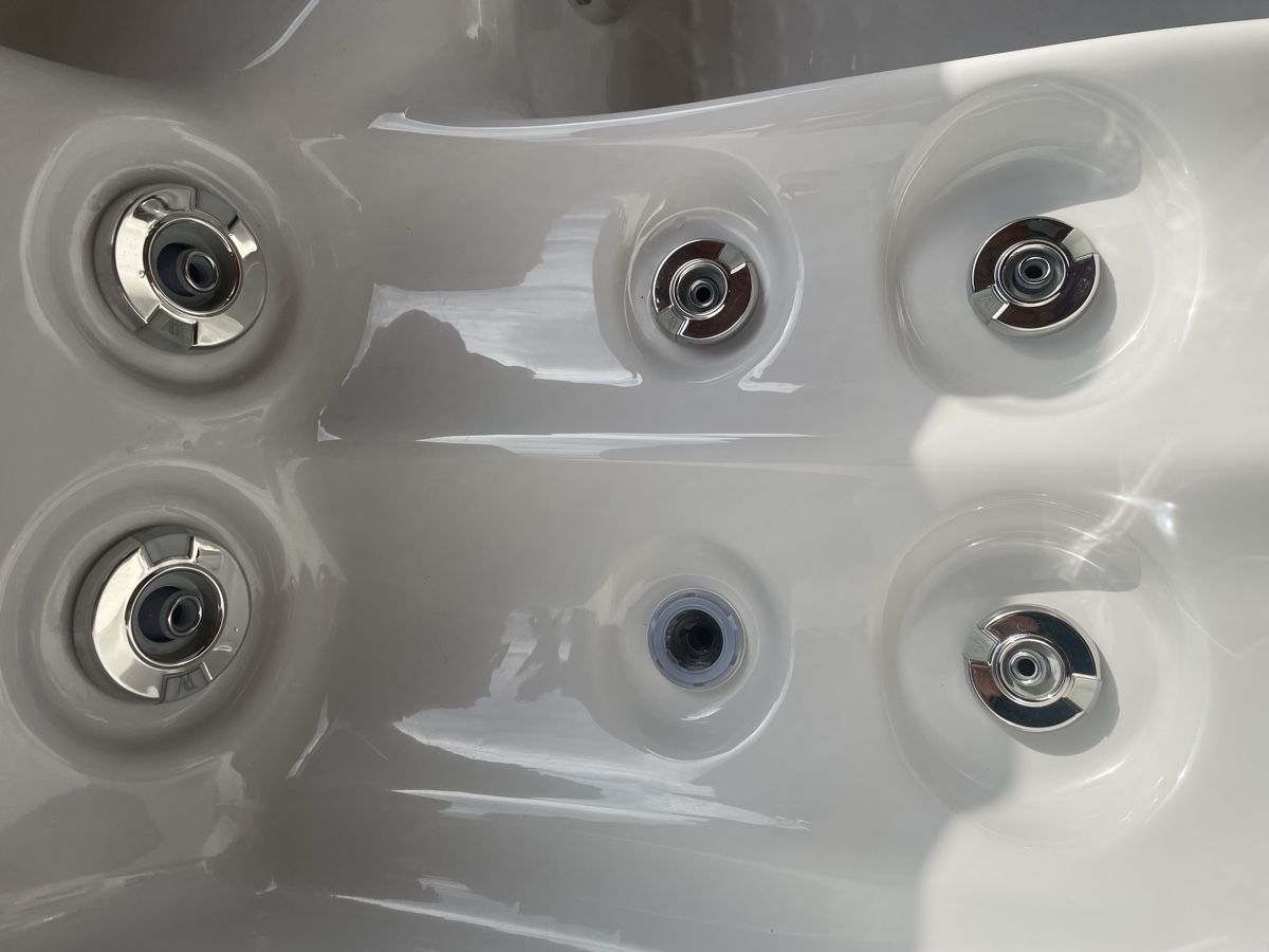 Whirlpool: Whirlpool  Wellis  – Defekt aus Klosters von Johanputzi 3