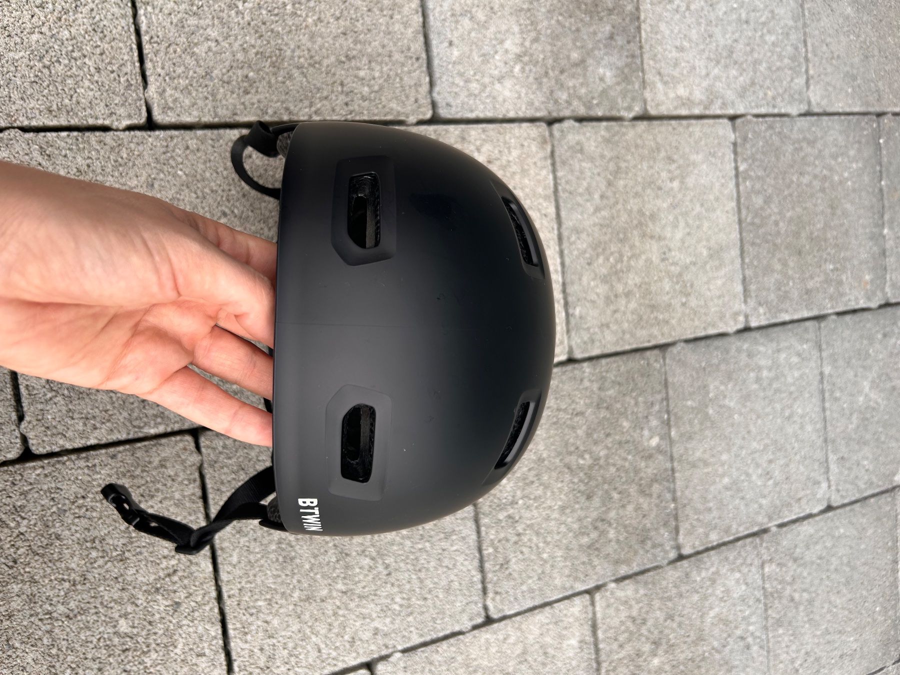 Decathlon Helme: Velohelm schwarz – Gebraucht aus Birmensdorf ZH von jana.kaelin 1