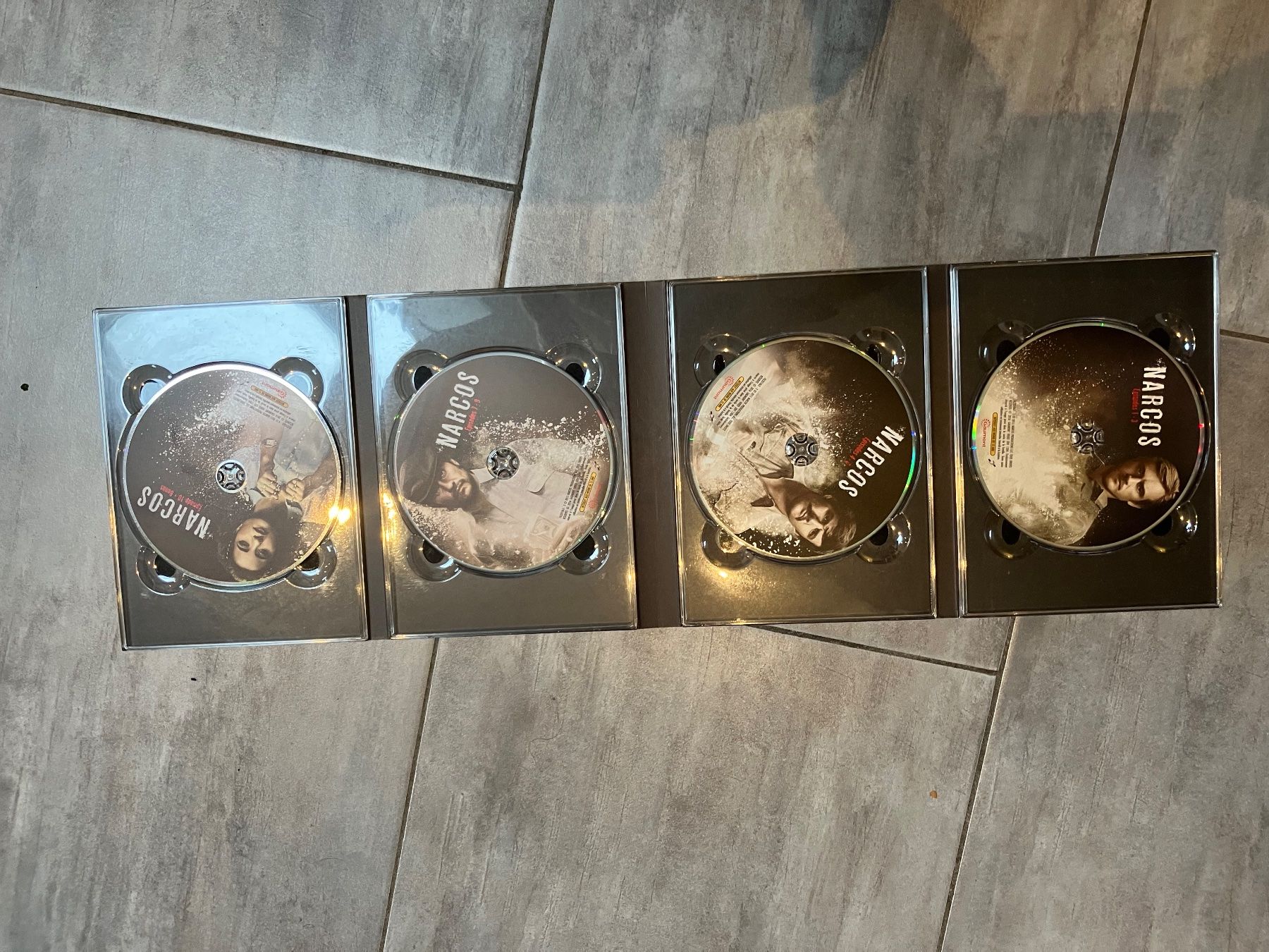 Tutti i DVDs: Coffret DVD Narcos saison 1 – Usato da Estavayer-le-Lac venduto da max_14 2