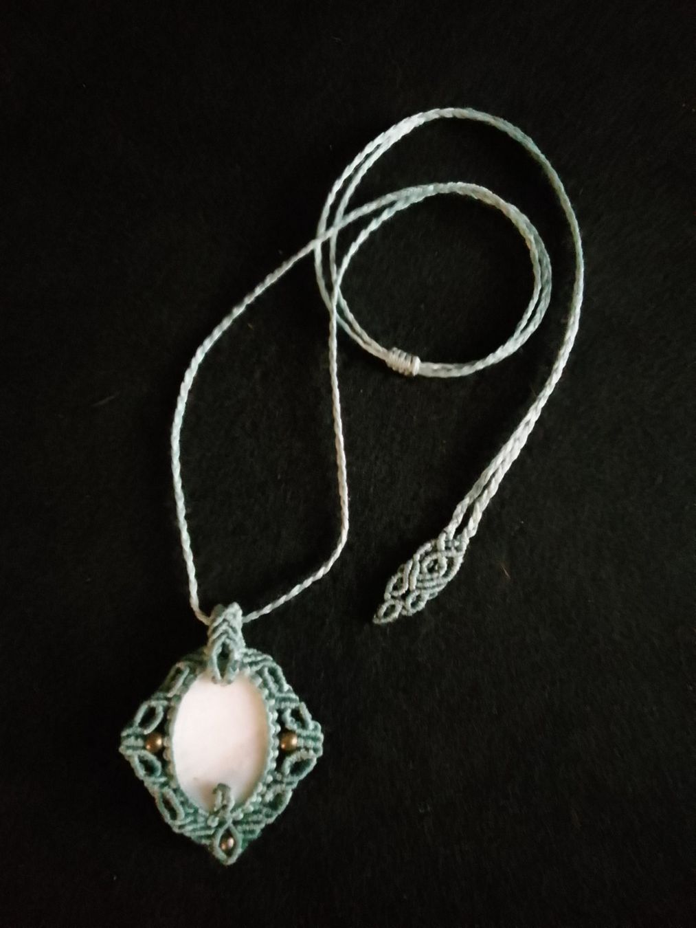 Catenine: Makramee Kette mit Perlmutt – Nuovo (secondo la descrizione) da Pfäffikon ZH venduto da Emporos_42 2