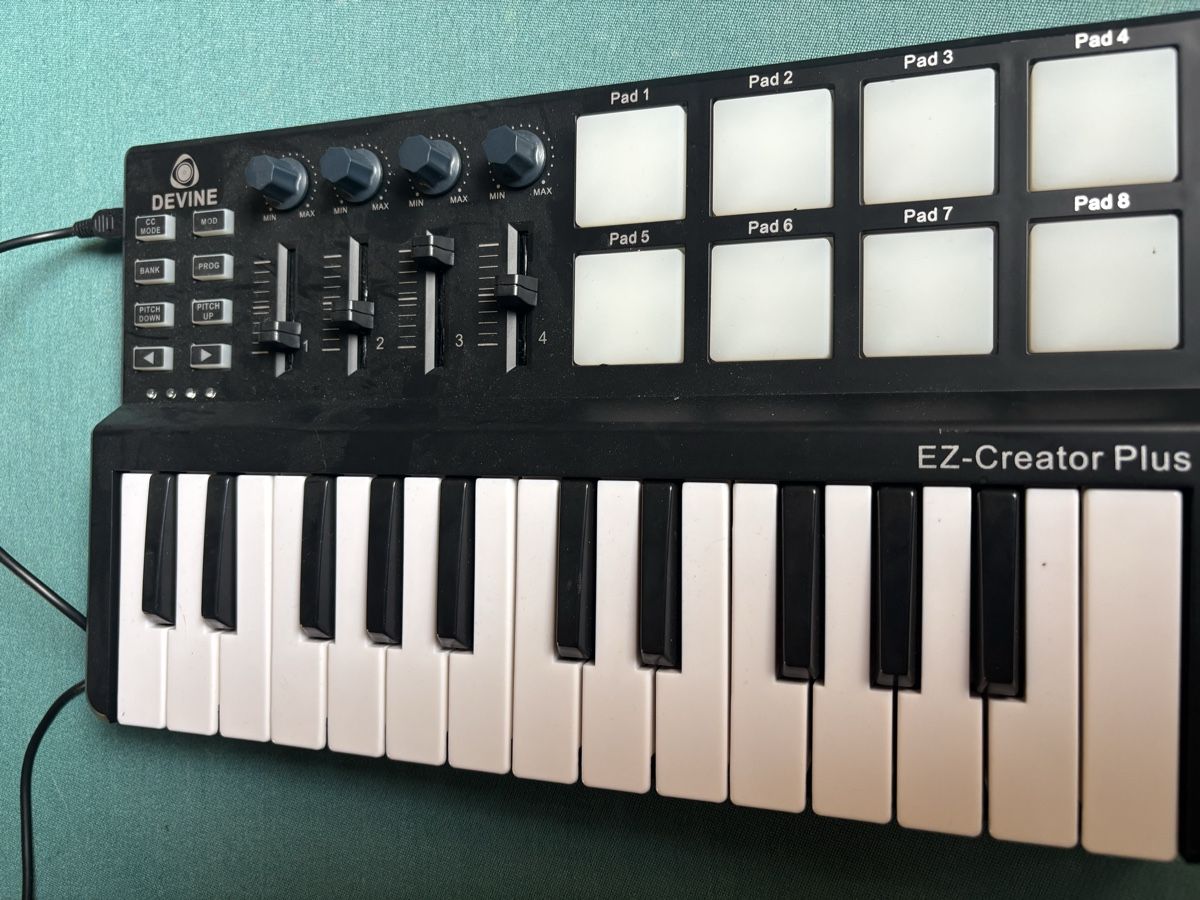 Strumenti musicali: Clavier contrôleur MIDI Devine EZ-Creator Plus bon état – Usato da Courtételle venduto da lap_98ny