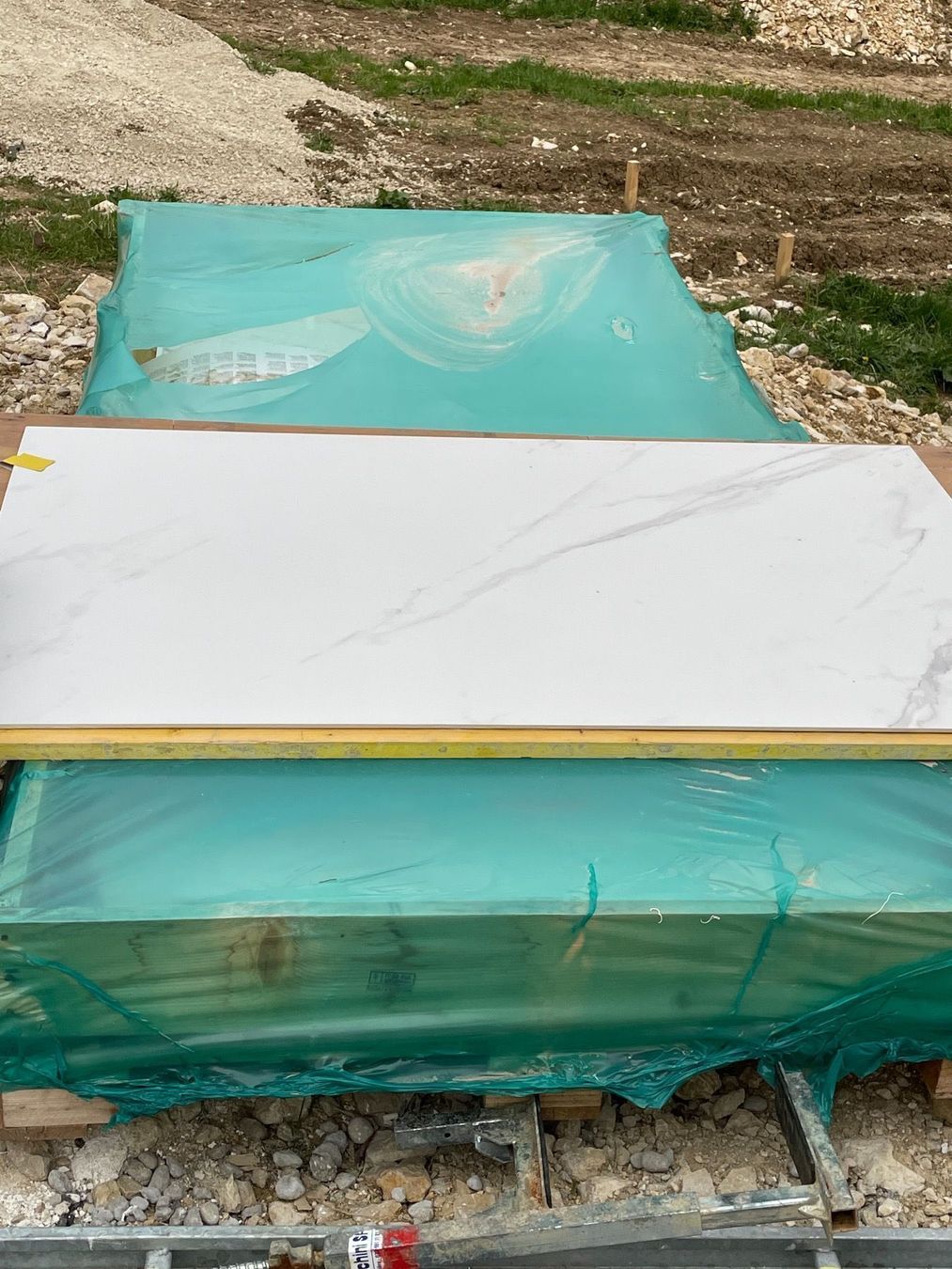 Bodenbeläge: 2 plaques grand format de carrelage effet marbre Mirage – Gebraucht aus La Chaux-de-Fonds von Kent_walker