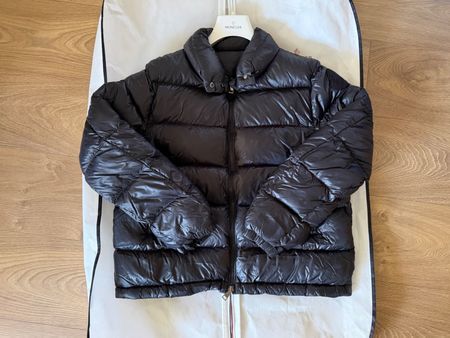 Moncler Daunenjacke Gr. 2 (M), Schwarz