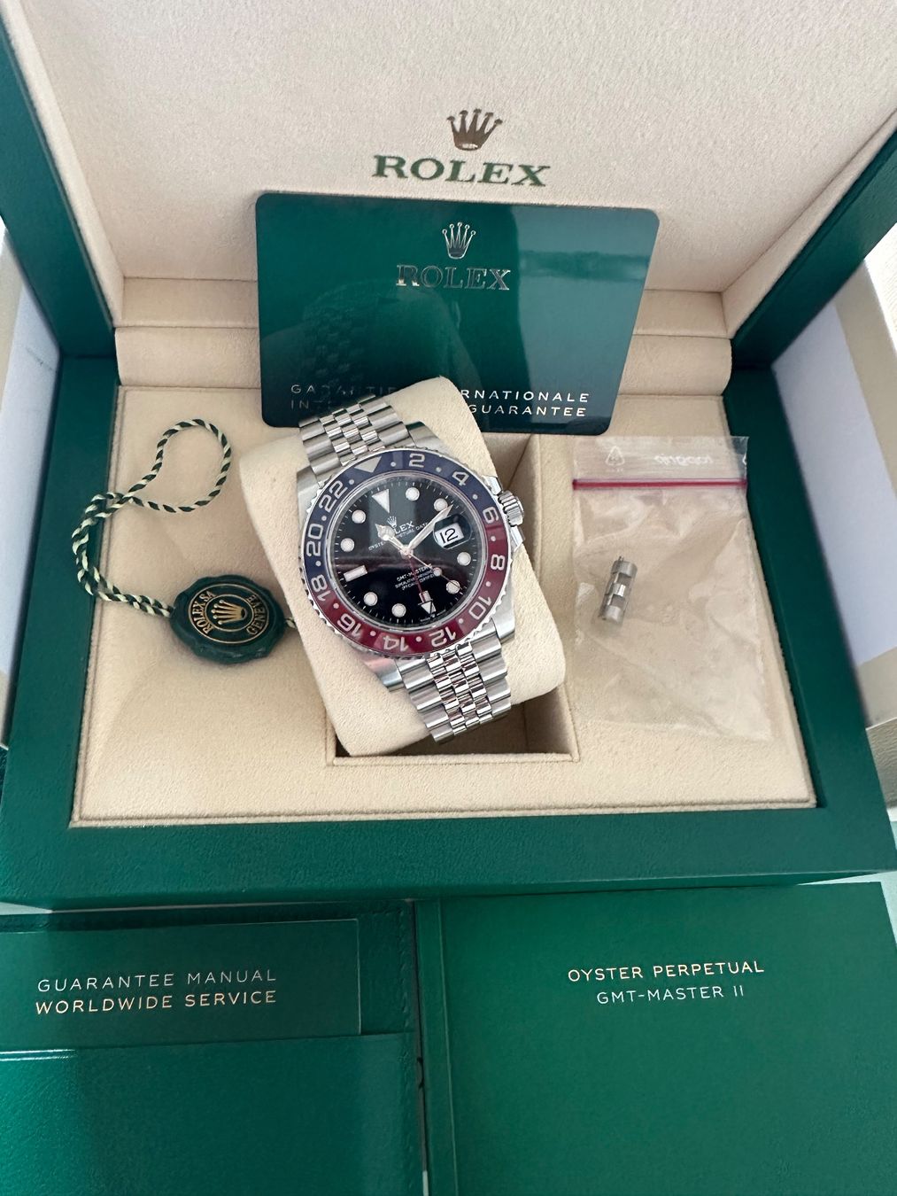Rolex Orologi: Rolex GMT-Master II "Pepsi" - Full Set, 126710BLRO – Nuovo (secondo la descrizione) da Watt venduto da Gini120