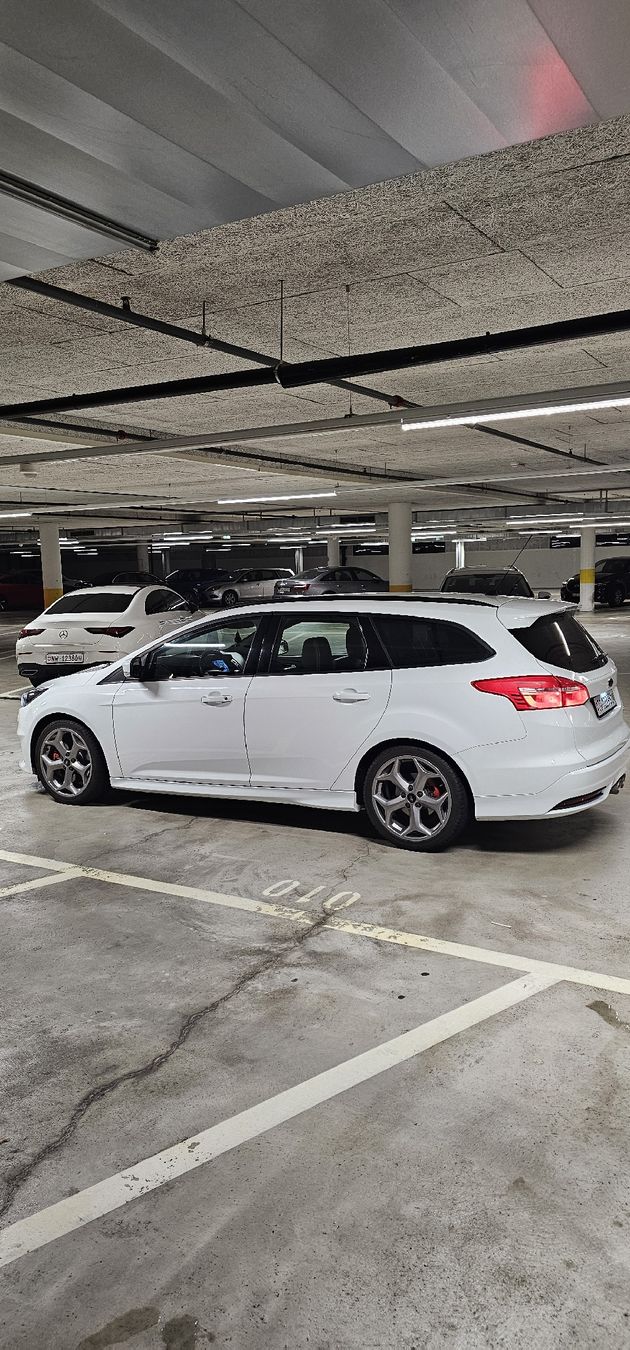 Autos: Ford focus st  – D'occasion à Lustdorf par dns_j68w 8
